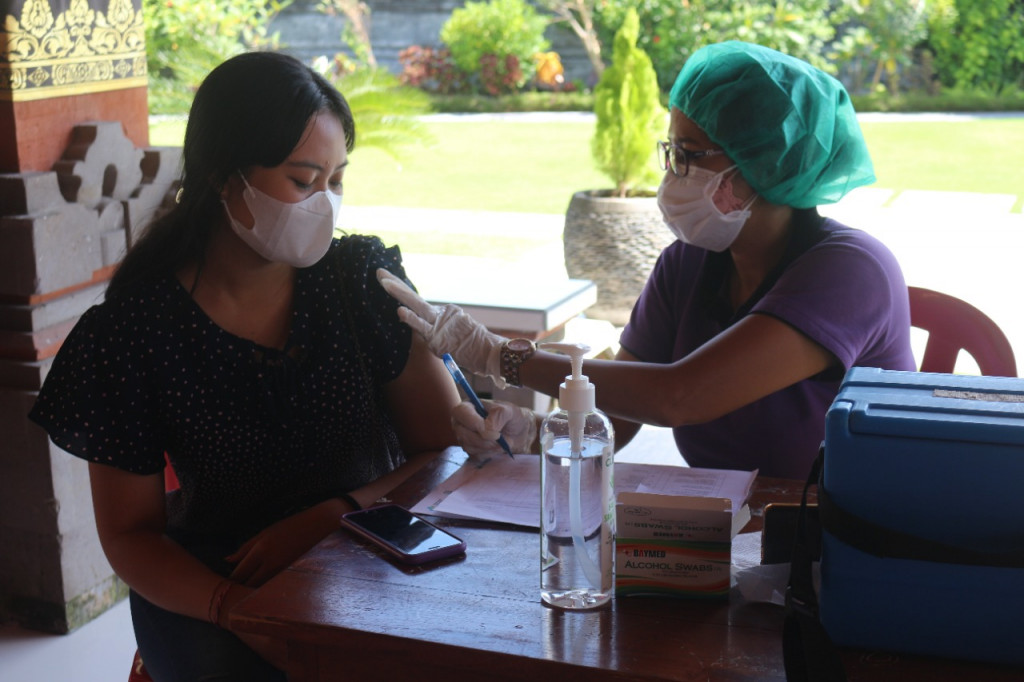 Vaksinasi Booster atau Tahap 3 Lanjutan di Desa Dalung